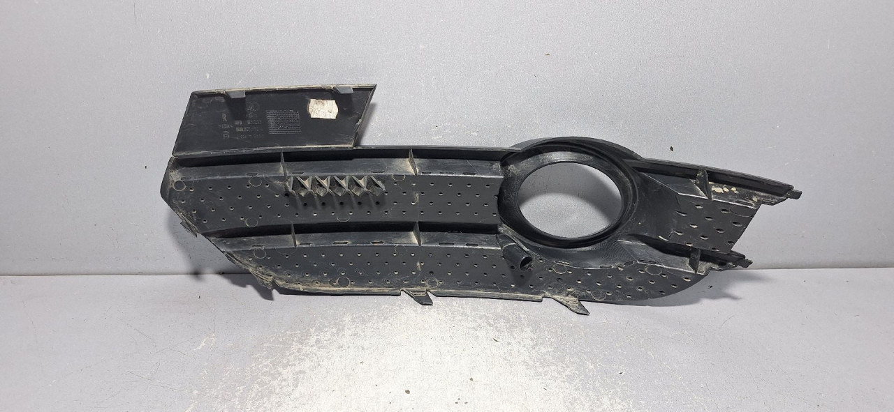 DIJELOVI RESETKA BRANIKA AUDI Q3 > 11-15 8U0807682A