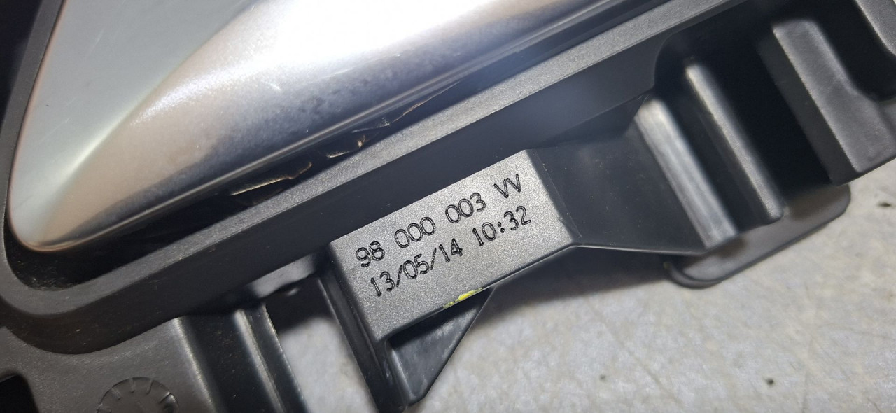 DIJELOVI UNUTRASNJA RUCKA VRATA PEUGEOT 308 > 13-17 1.6 98000003