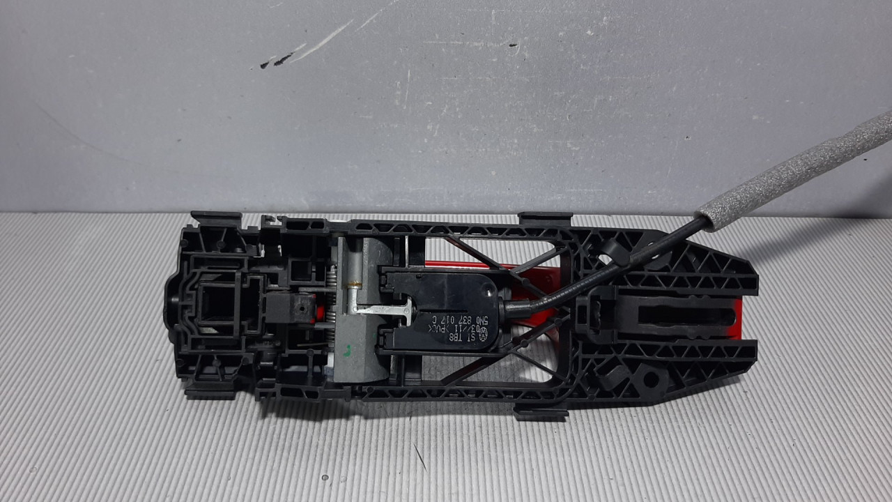 DIJELOVI RUCKA VRATA VW GOLF 7 > 12-16 5N0839885H