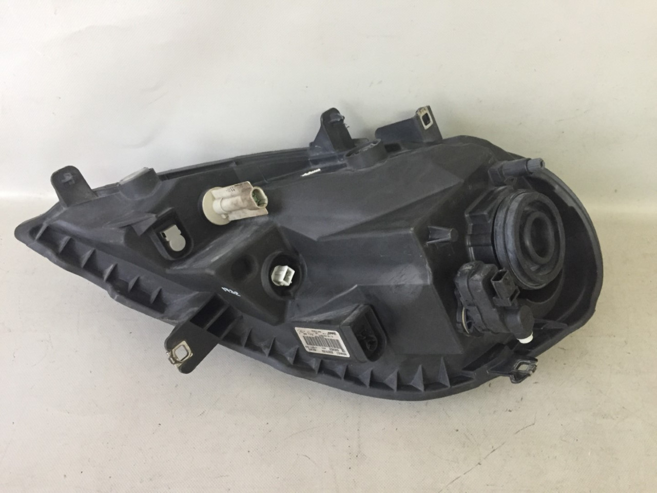 DIJELOVI FAR RENAULT TRAFIC > 07-14 8200701354