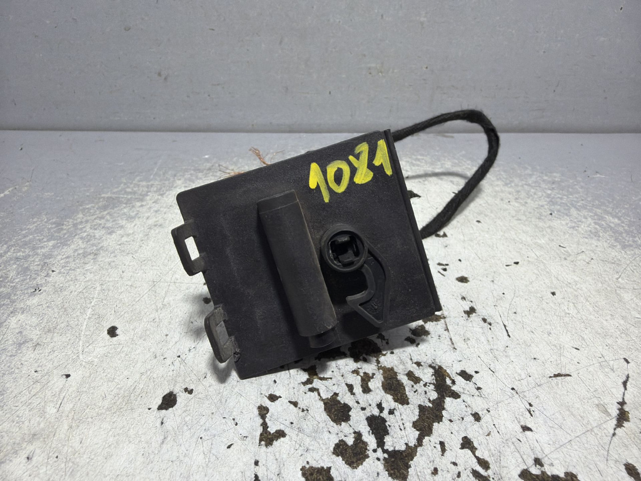 MOTORIC POKLOPCA REZERVOARA MERCEDES A KLASA (W176) > 15-18 A0008
