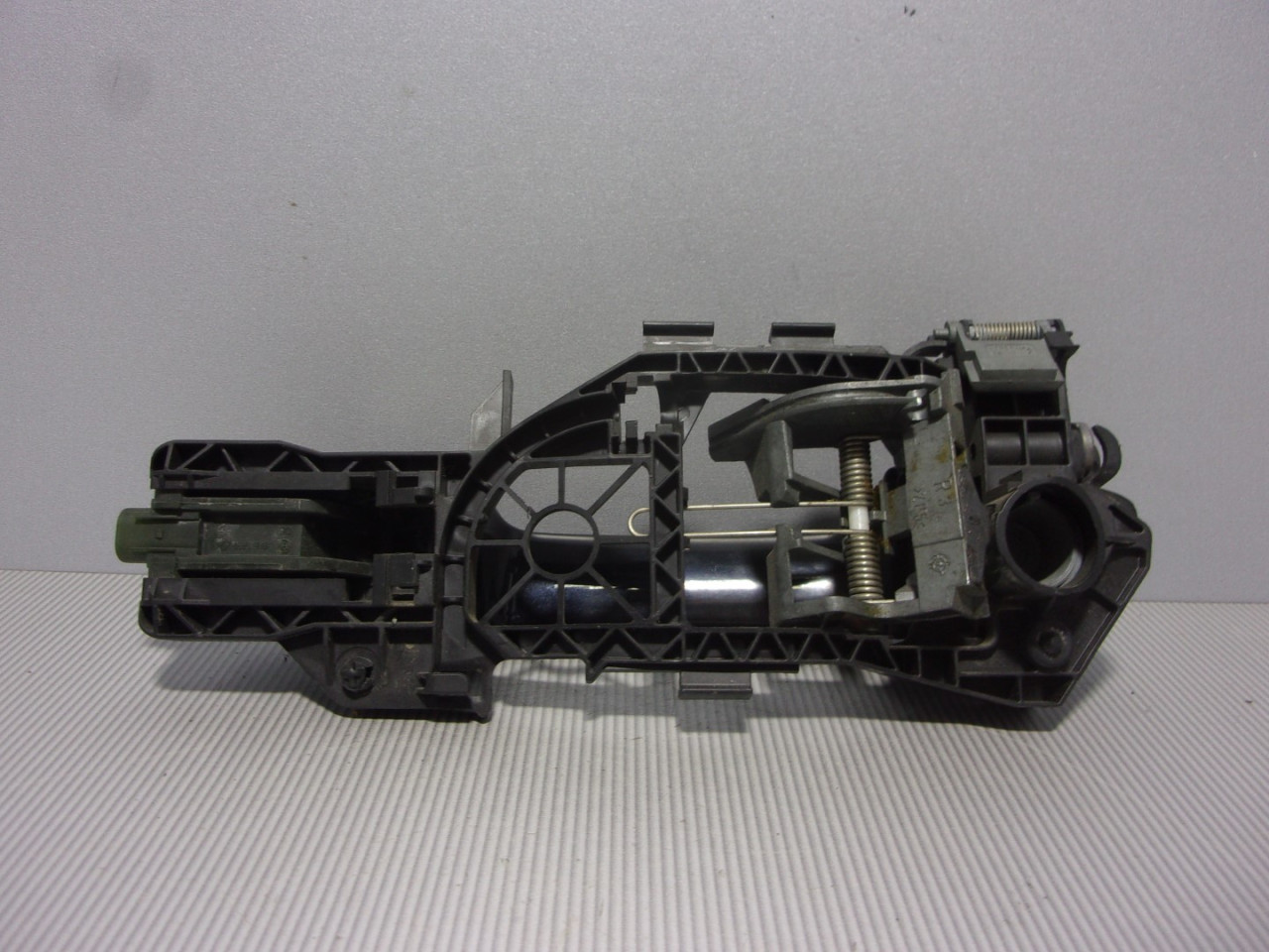 DIJELOVI RUCKA VRATA VW PASSAT B7 > 10-14 VW055215