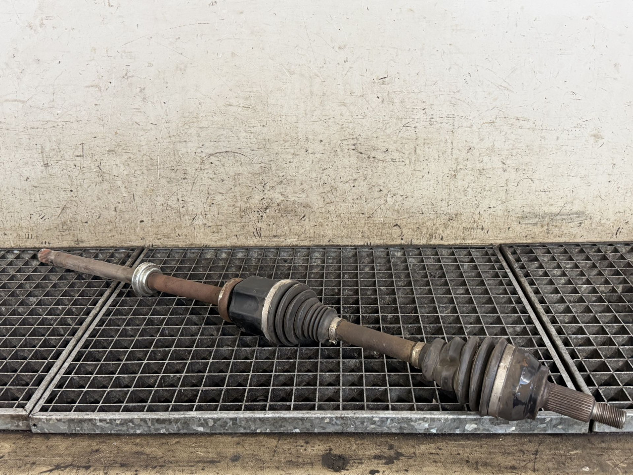 DIJELOVI POLUOSOVINA LAND ROVER EVOQUE > 15-18 2.0 LR137029