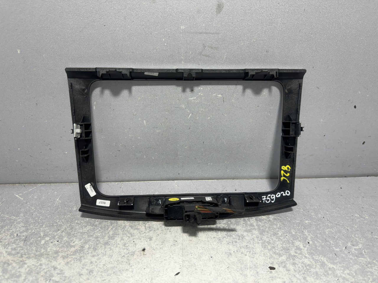 DIJELOVI BLENDA VW PASSAT CC > 12-15 3AA858069
