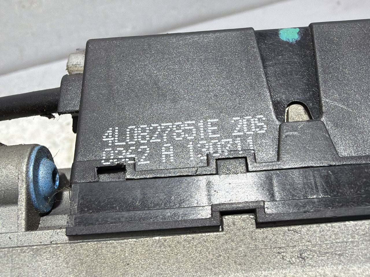 DIJELOVI MOTORIC GEPEKA AUDI Q7 (4L) > 09-15 4L0827851E