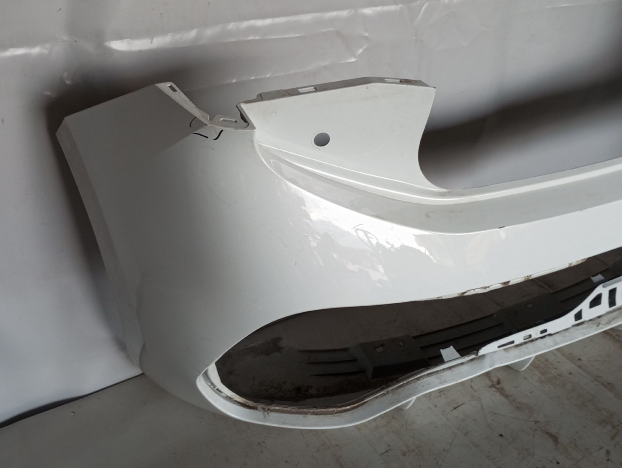 DIJELOVI BRANIK SEAT CUPRA BORN > 21- 10E807421B