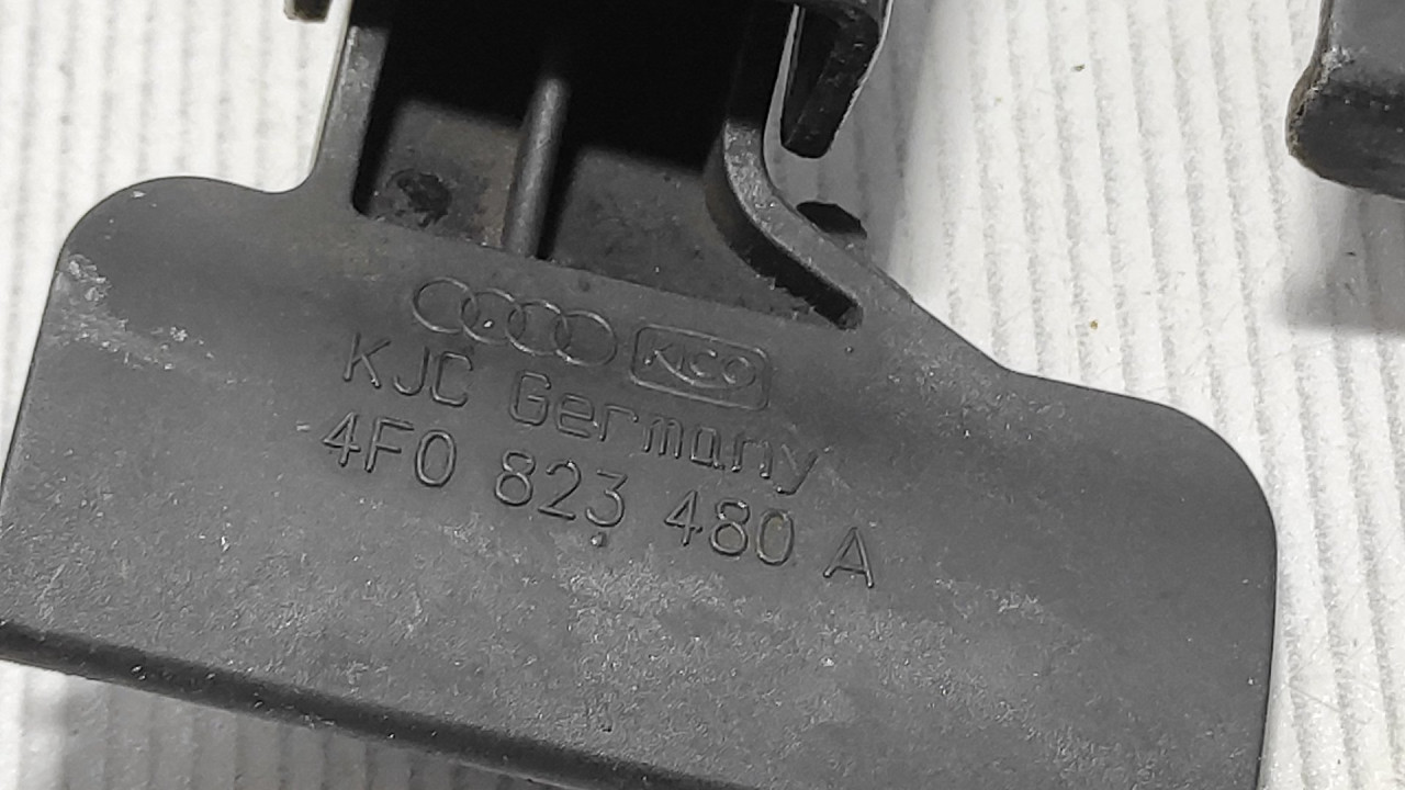 DIJELOVI BRAVA HAUBE AUDI A6 > 08-11 4F0823480A