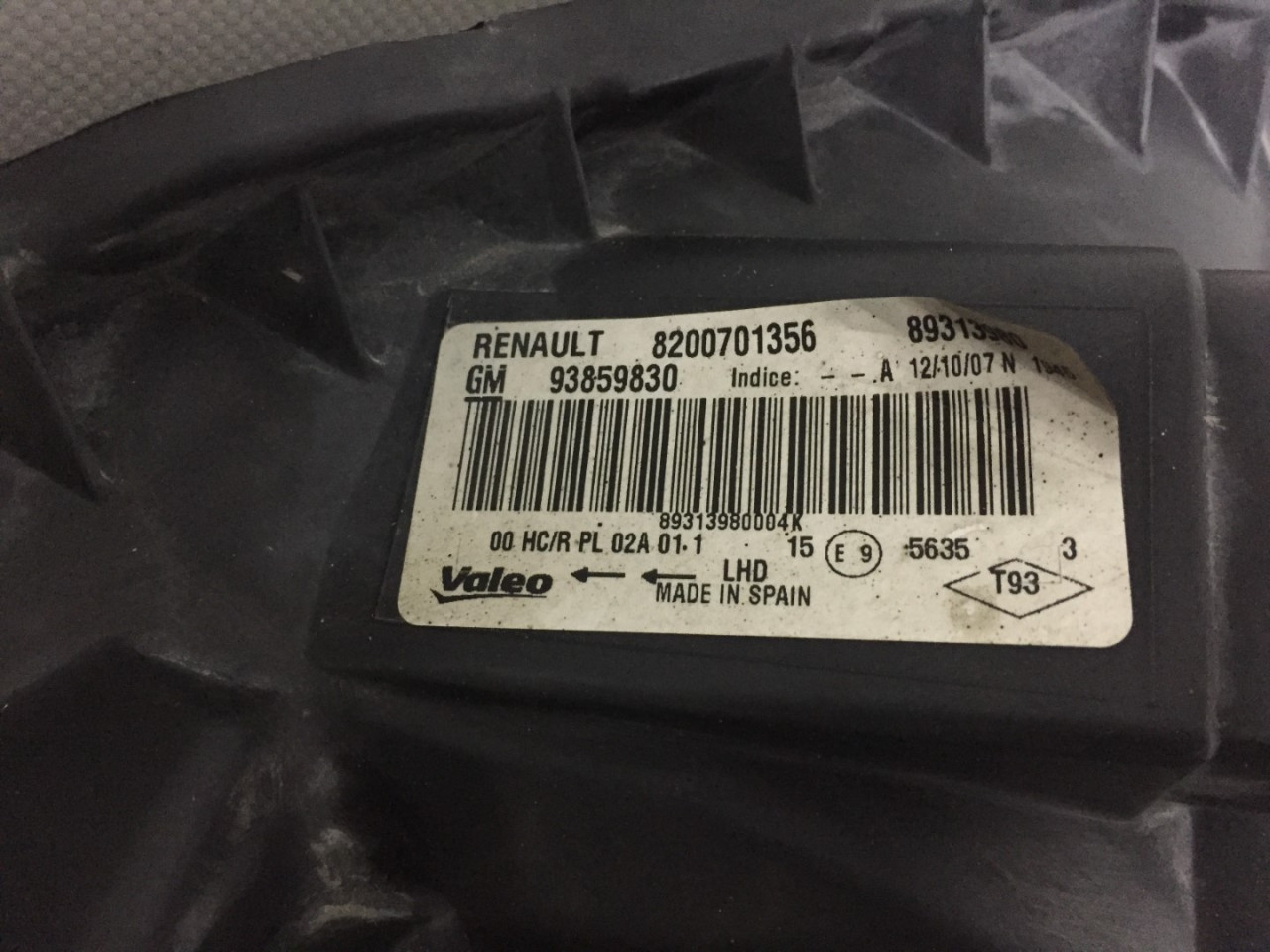 DIJELOVI FAR RENAULT TRAFIC > 07-14 8200701356