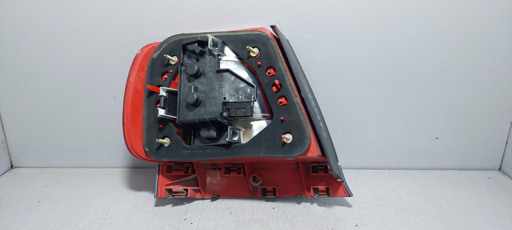 DIJELOVI STOP SVJETLO AUDI A4 > 94-99 8D0945096C