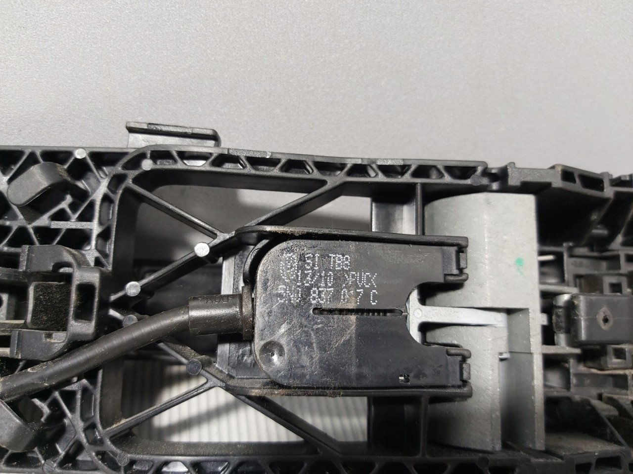 DIJELOVI RUCKA VRATA VW TIGUAN > 07-11 5N0837017C