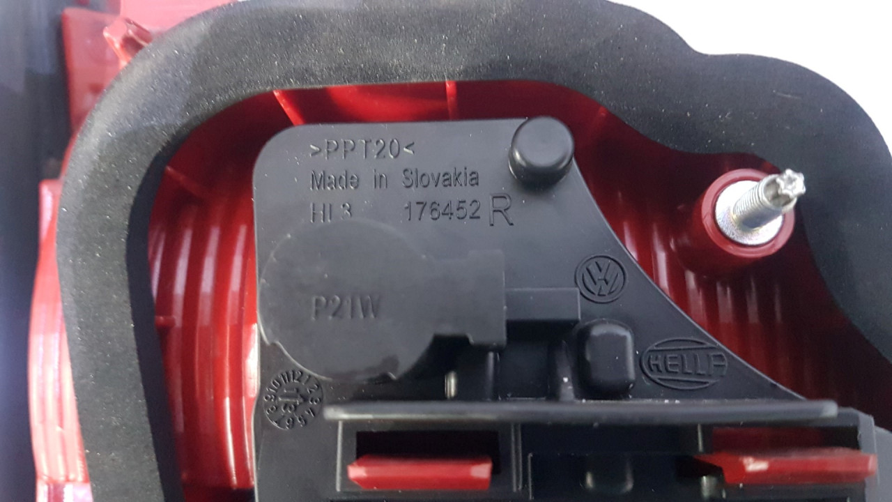 STOP SVJETLO VW TOURAN > 10-15 VW719016 176452