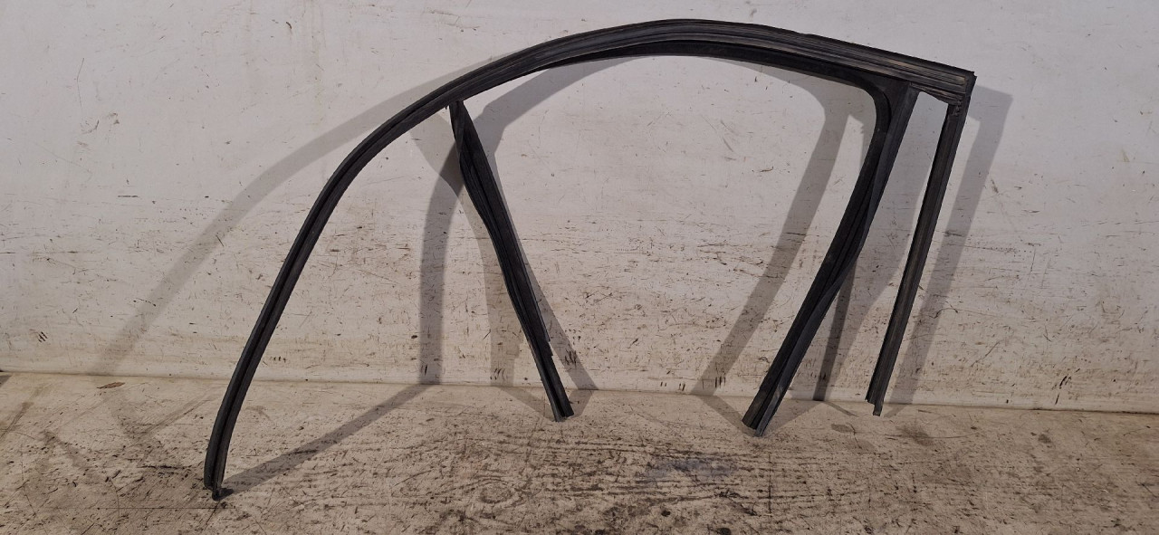 DIJELOVI KEDER MERCEDES GLE (W167) > 19- A1677352401