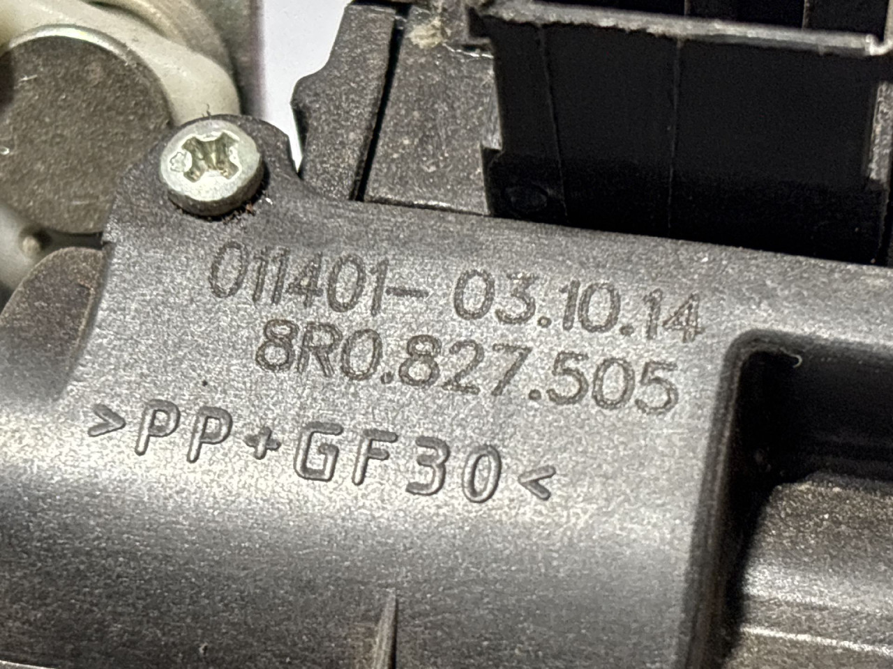 BRAVA GEPEKA AUDI A4 (B8) > 12-15 8R0827505
