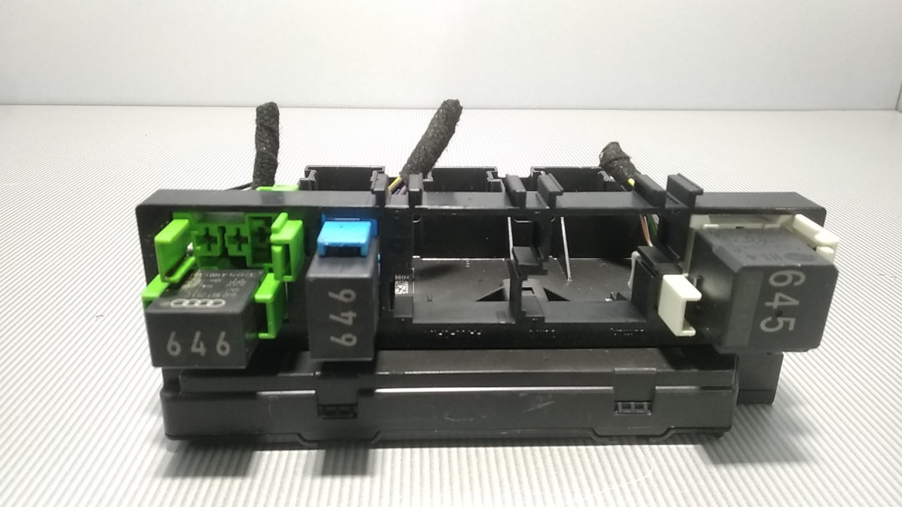 BCM ELEKTRONIKA VW CADDY > 10-15 5K0937085AA