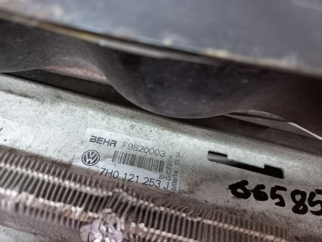 DIJELOVI HLADNJAK VODE VW T5 > 03-09 7H0121253J