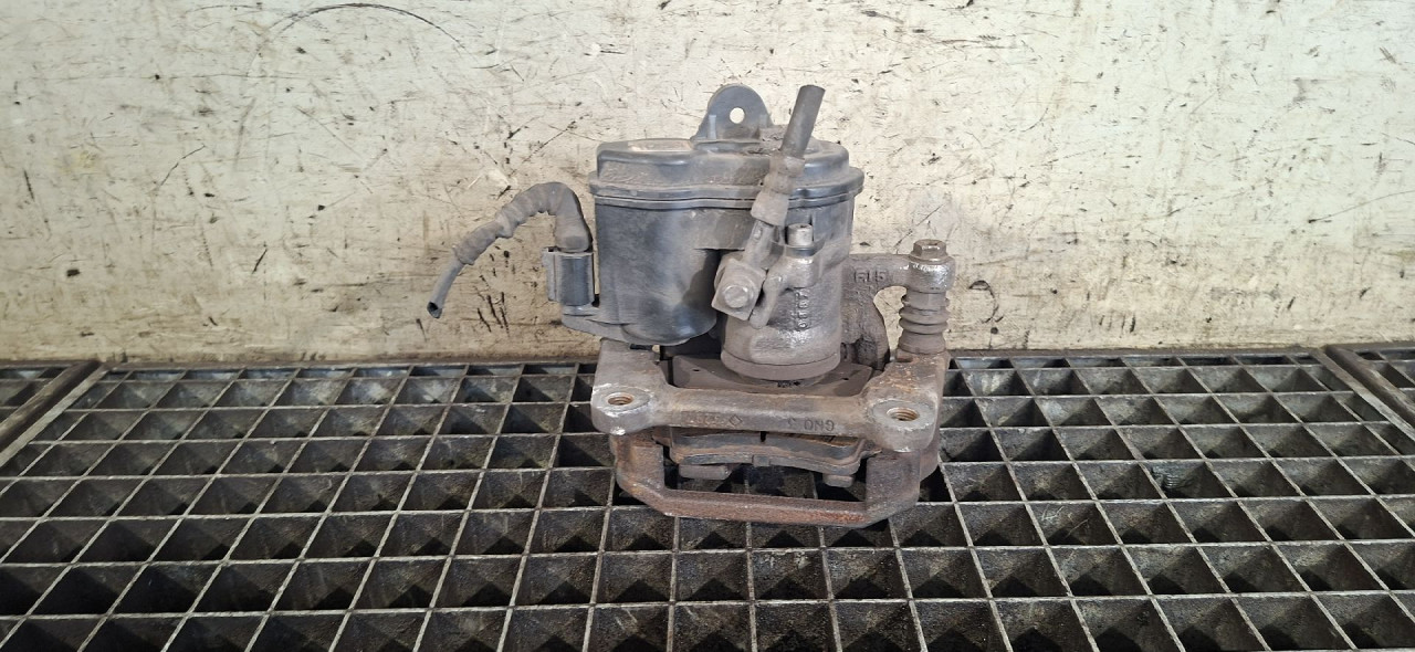 DIJELOVI KOCIONA KLJESTA AUDI A4 (B9) > 15-18 2.0 8W0405AT