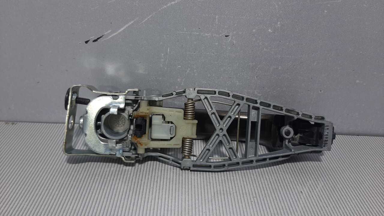 DIJELOVI RUCKA VRATA VW CADDY > 03-10 1T0839886A