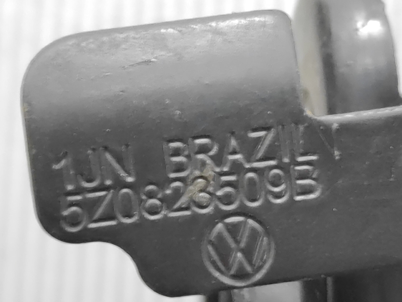 DIJELOVI BRAVA HAUBE VW FOX > 04-09 5Z0823509B