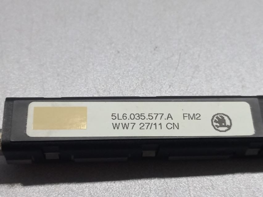 DIJELOVI ANTENA SKODA YETI > 10-13 5L6035577A