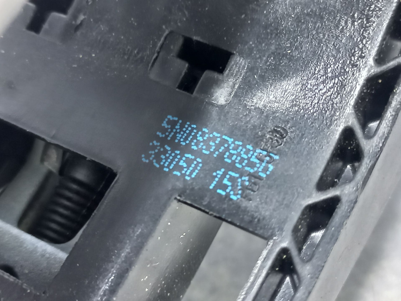 DIJELOVI RUCKA VRATA VW GOLF 6 > 08-12 5N0837885G
