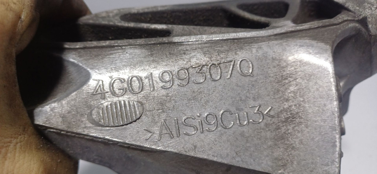 DIJELOVI NOSAC MOTORA AUDI A6 4G > 14-18 2.0 4G0199307Q