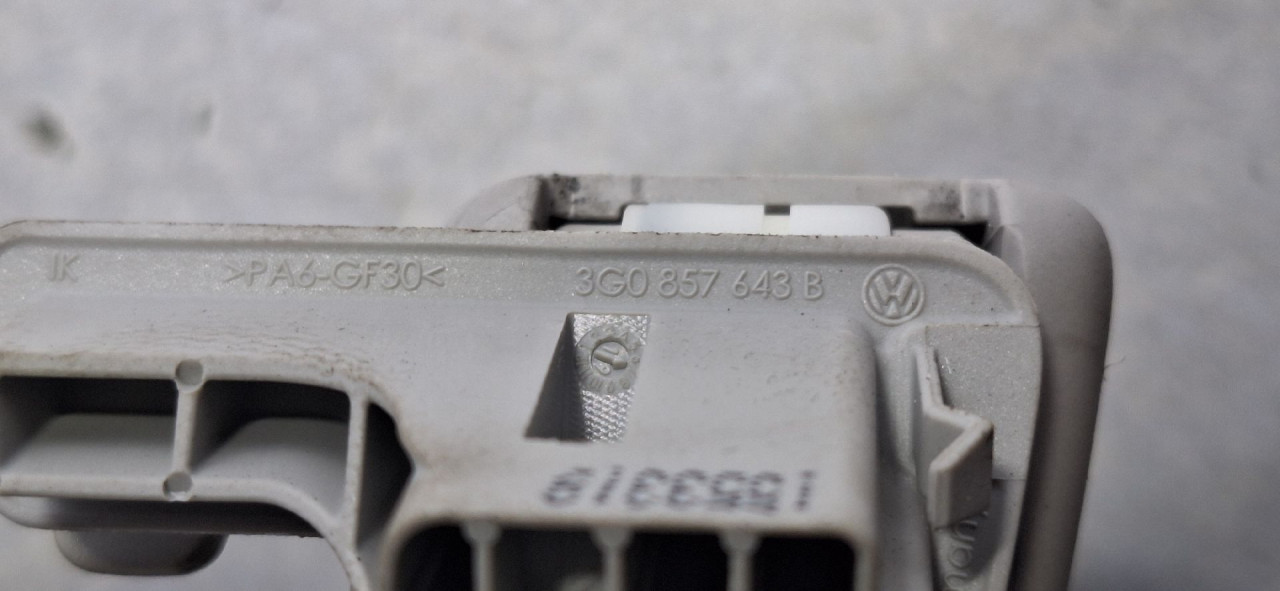 DIJELOVI KROVNA RUCKA VW PASSAT B8 > 19 - 3G0857643B
