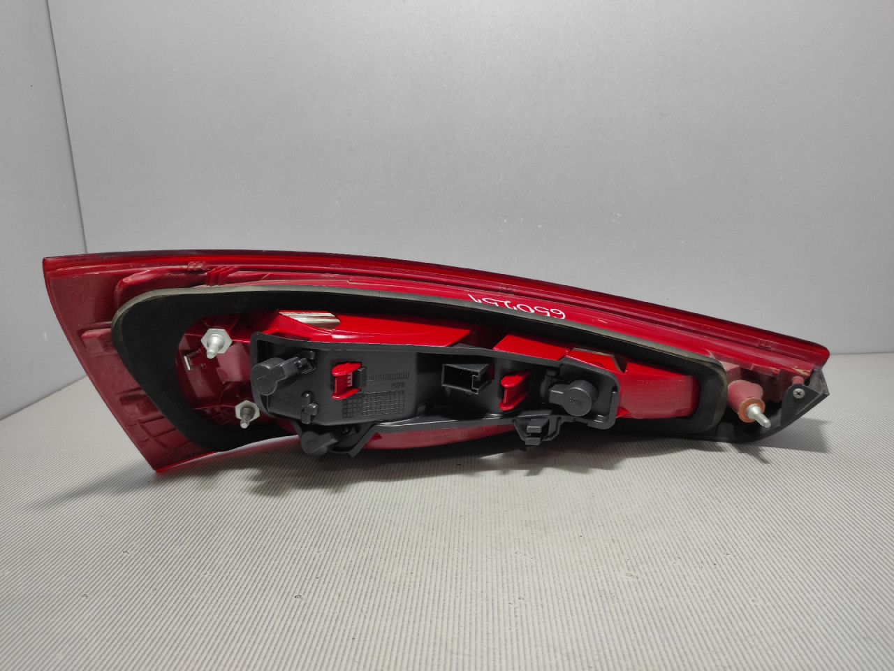 DIJELOVI STOP SVJETLO AUDI Q3 > 11-15 8U0945094