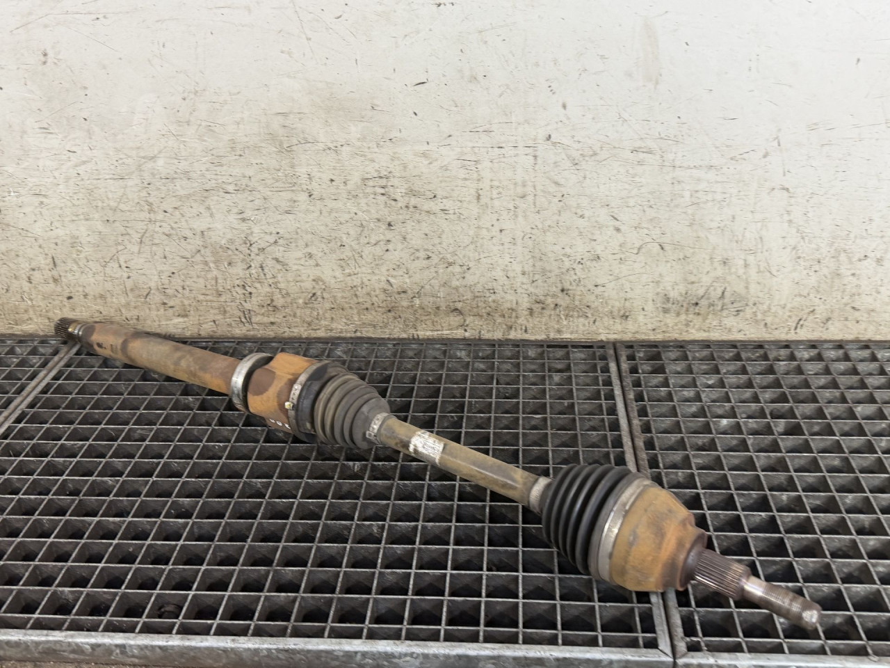 DIJELOVI POLUOSOVINA FORD MONDEO > 14-19 2.0