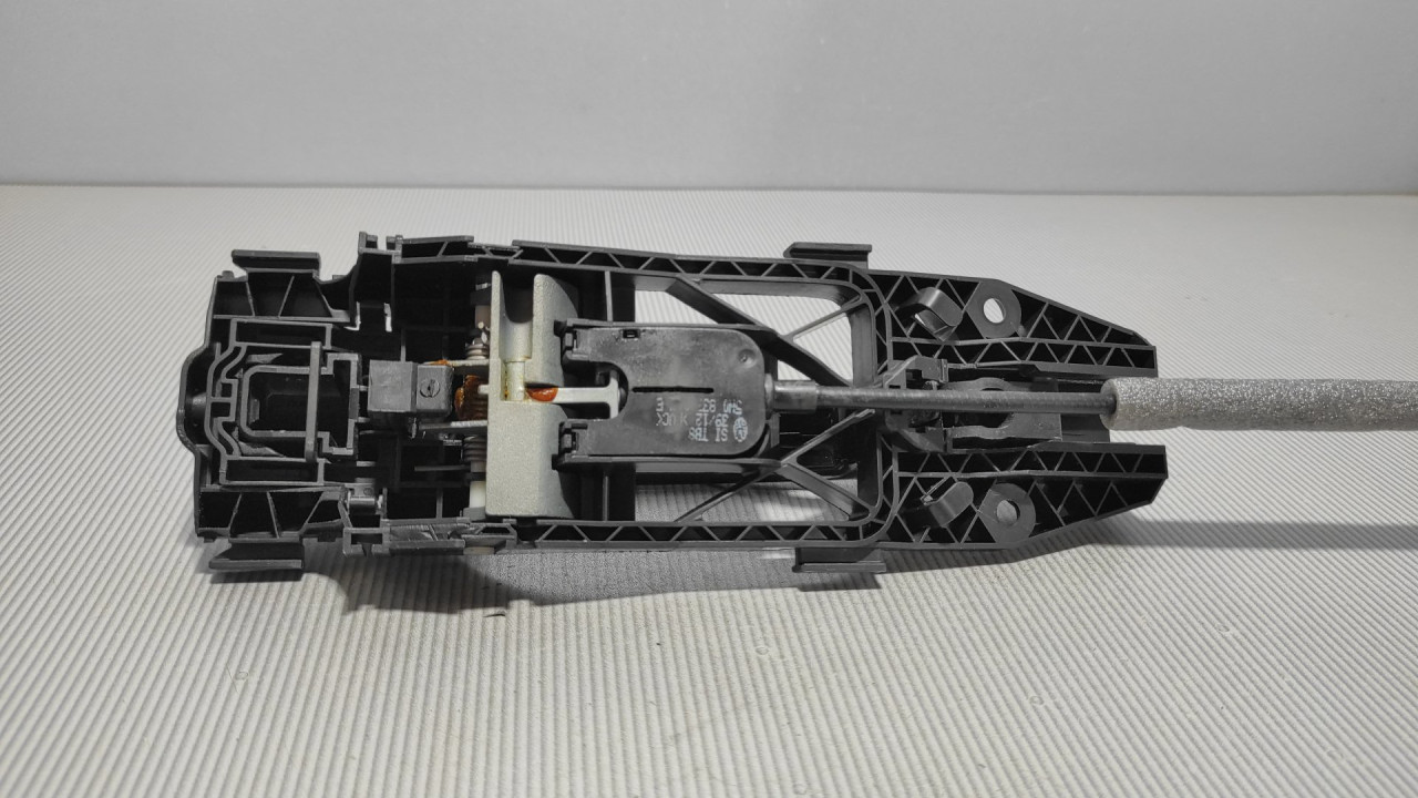 DIJELOVI RUCKA VRATA VW POLO > 09-14 5N0839885H