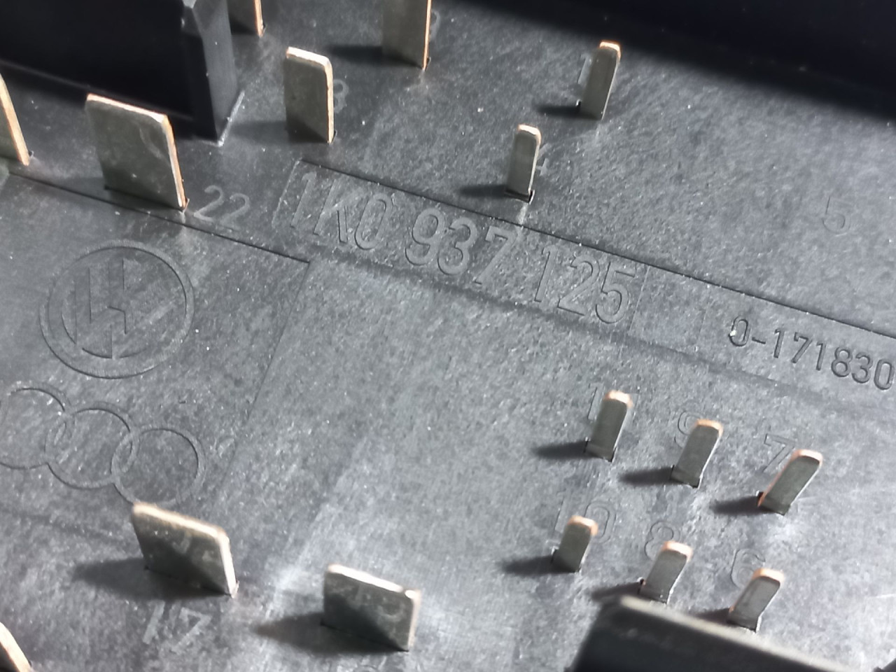 ELEKTRONIKA KUTIJA OSIGURACA VW CADDY > 03-10 1K0937125