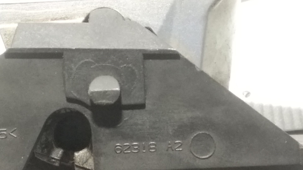 UNUTRASNJA RUCKA VRATA TOYOTA AURIS > 07-10 62318A2