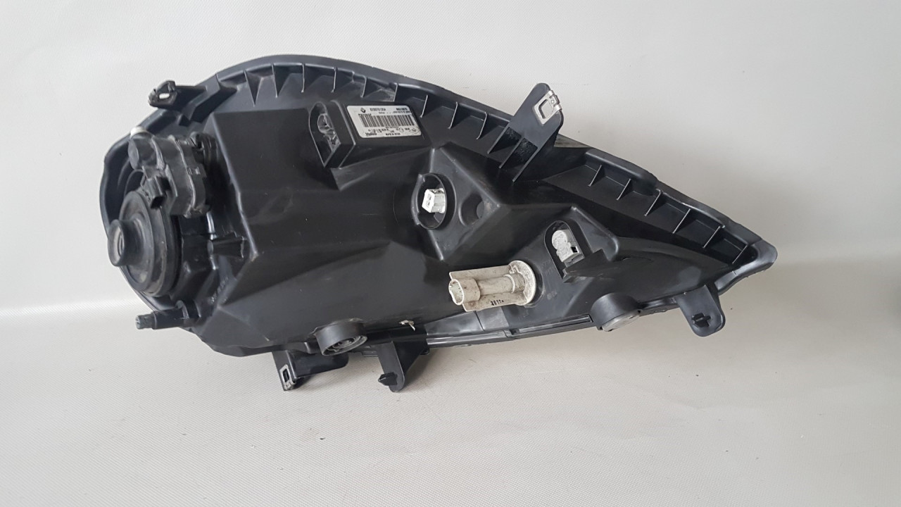 DIJELOVI FAR RENAULT TRAFIC > 07-14 8200701354