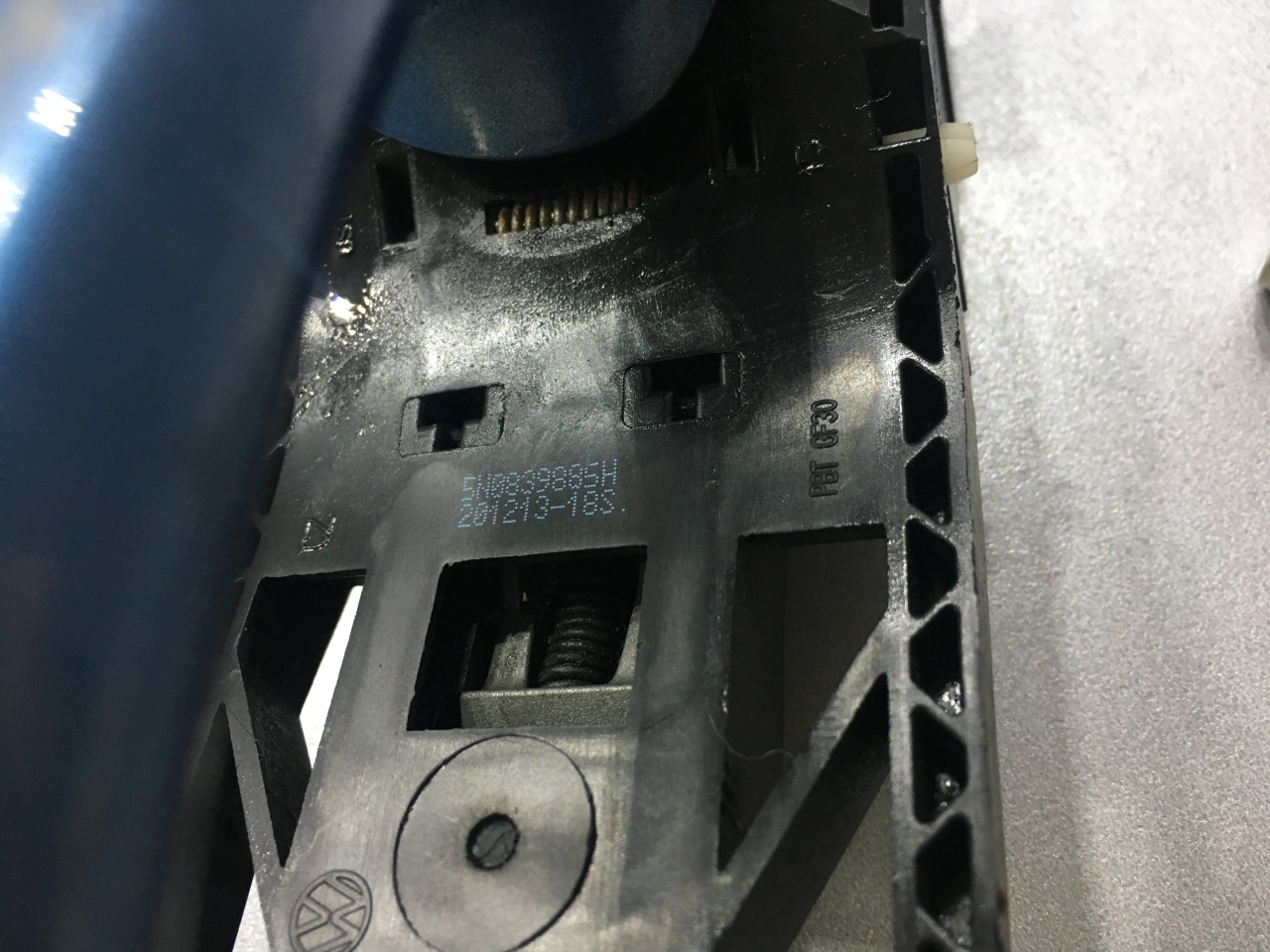 DIJELOVI RUCKA VRATA VW GOLF 7 > 12-16 5N0839885H
