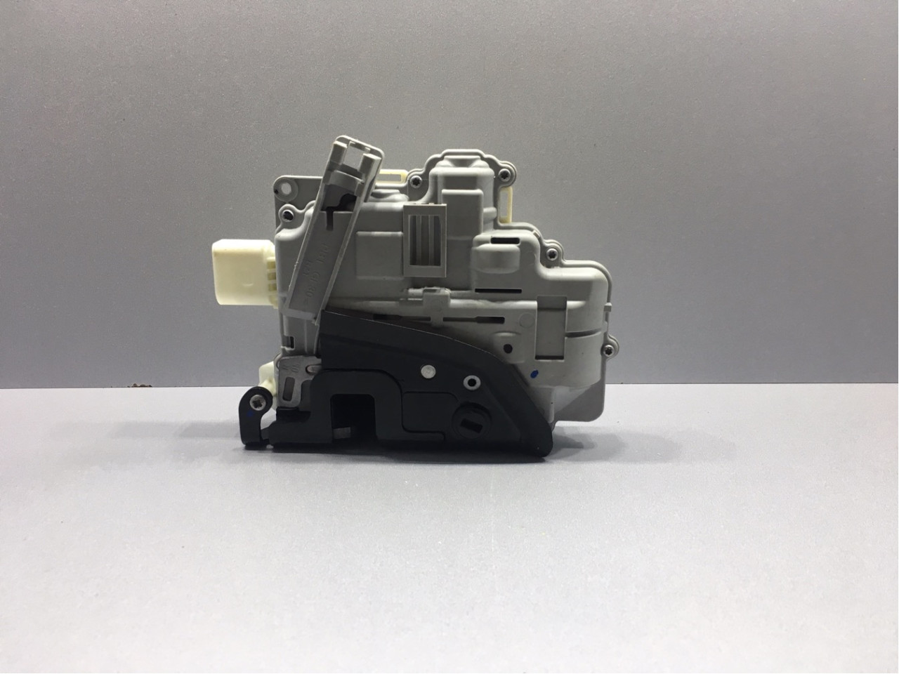 BRAVA VRATA VW PASSAT B6 > 05-10 3C4839016A