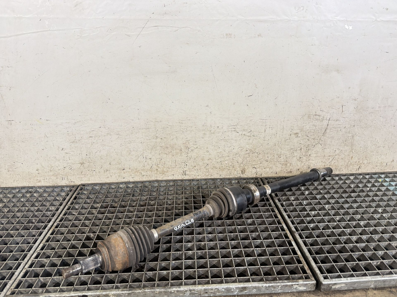 DIJELOVI POLUOSOVINA MAZDA 6 > 16-18 GDB72550X