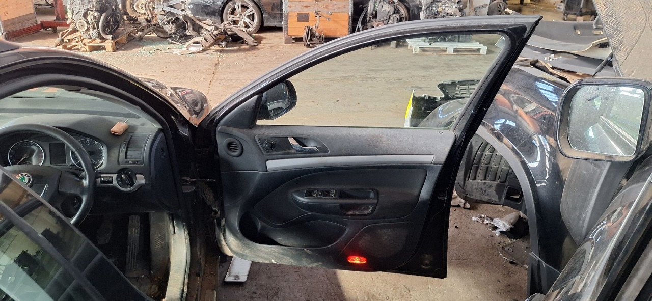 DIJELOVI VRATA SKODA OCTAVIA > 08-13 1.9 1Z0831056