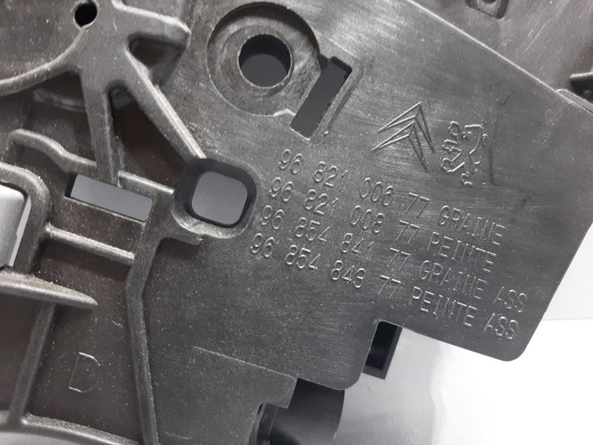 RUCKA VRATA PEUGEOT PARTNER > 08-11 9682100677