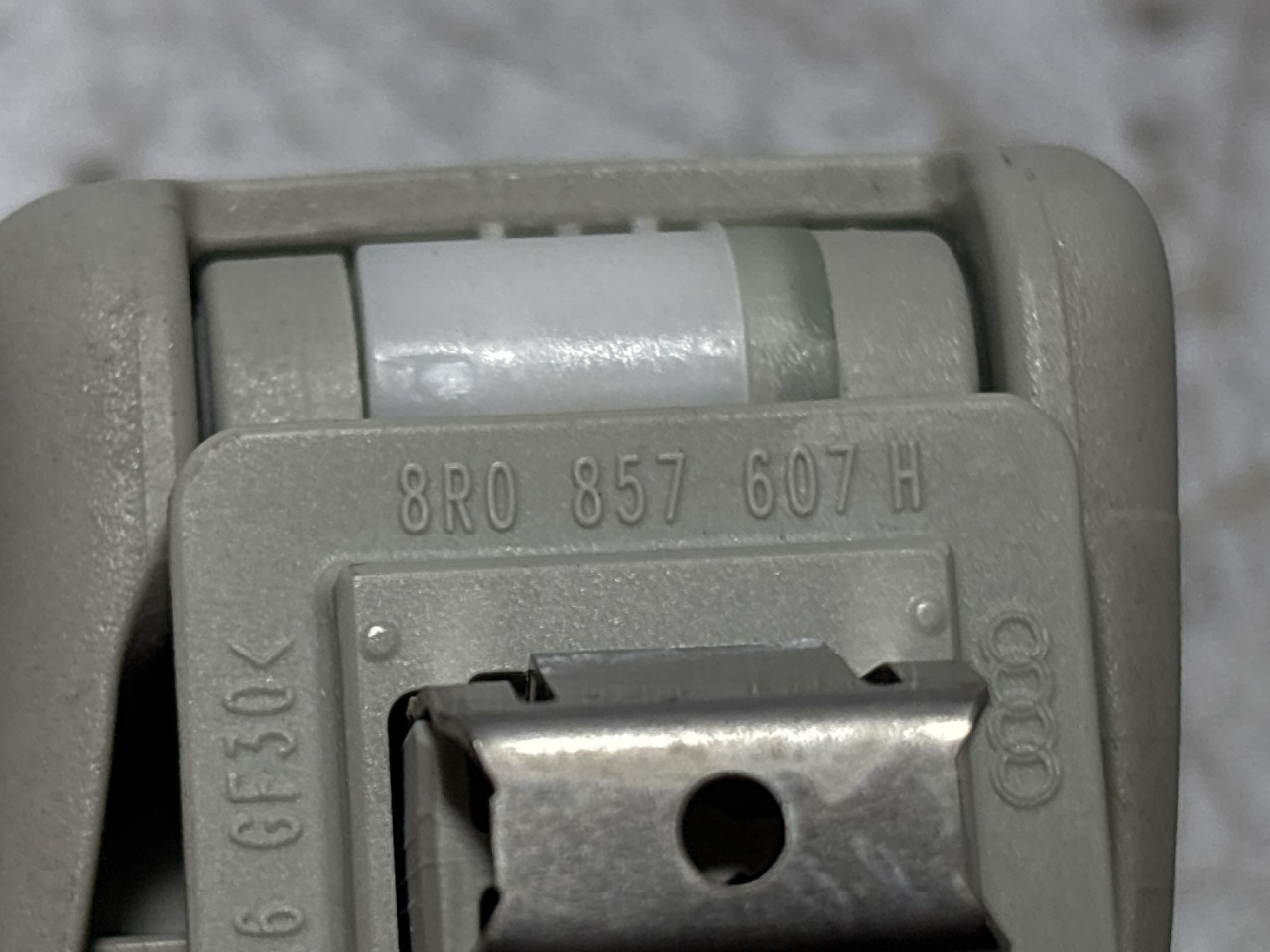 DIJELOVI KROVNA RUCKA AUDI A4 (B8) > 12-15 3.0 8R0857607H