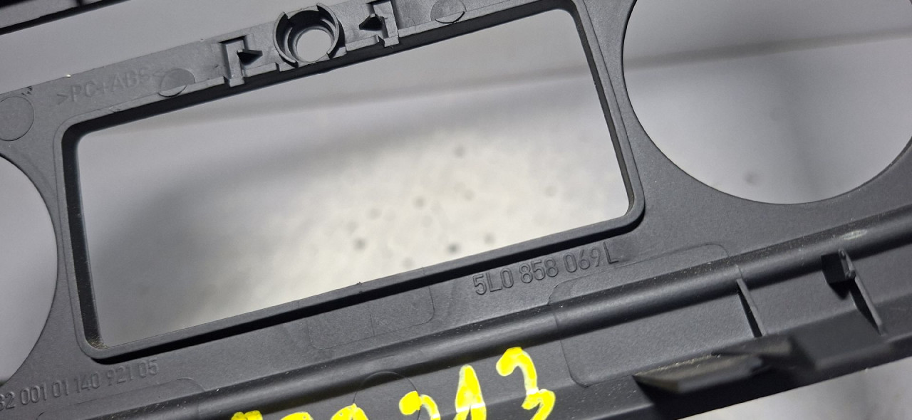 DIJELOVI BLENDA SKODA YETI > 13- 2.0 5L0858069L