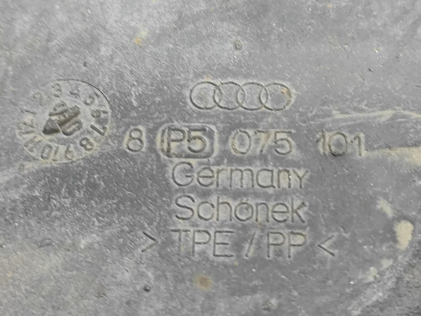 DIJELOVI POKLOPAC NA BLATOBRANU AUDI A3 > 03-08 1.9 8P5075101