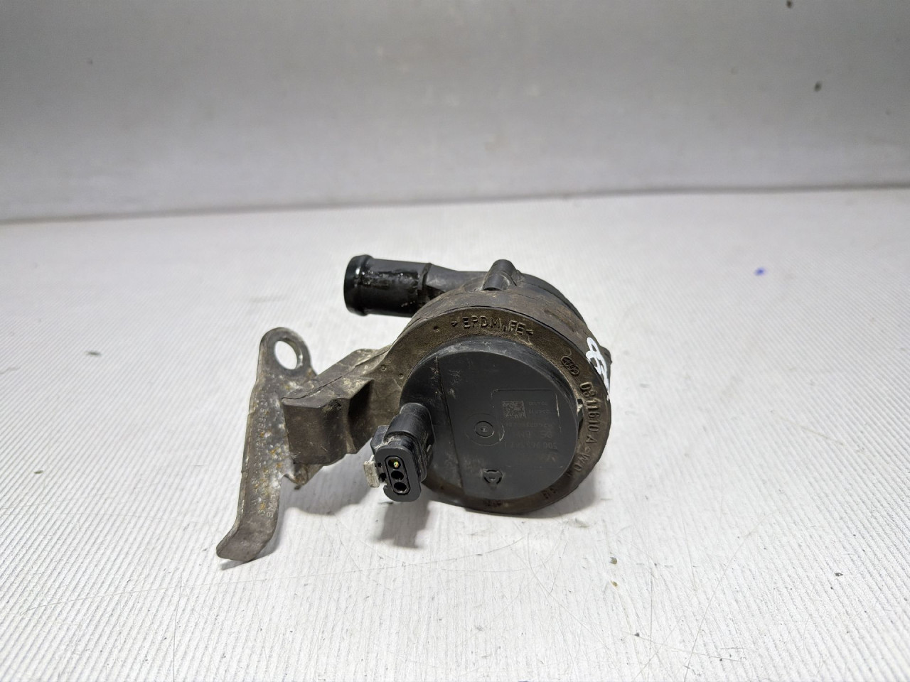DIJELOVI POMOCNA PUMPA VODE VW PASSAT B8 > 14-19 2.0 5Q0965567J