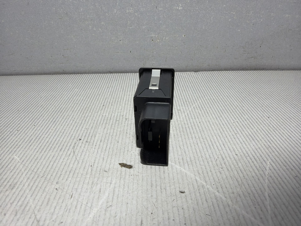 DIJELOVI PREKIDAC VW PASSAT B8 > 14-19 2.0 5Q0919237