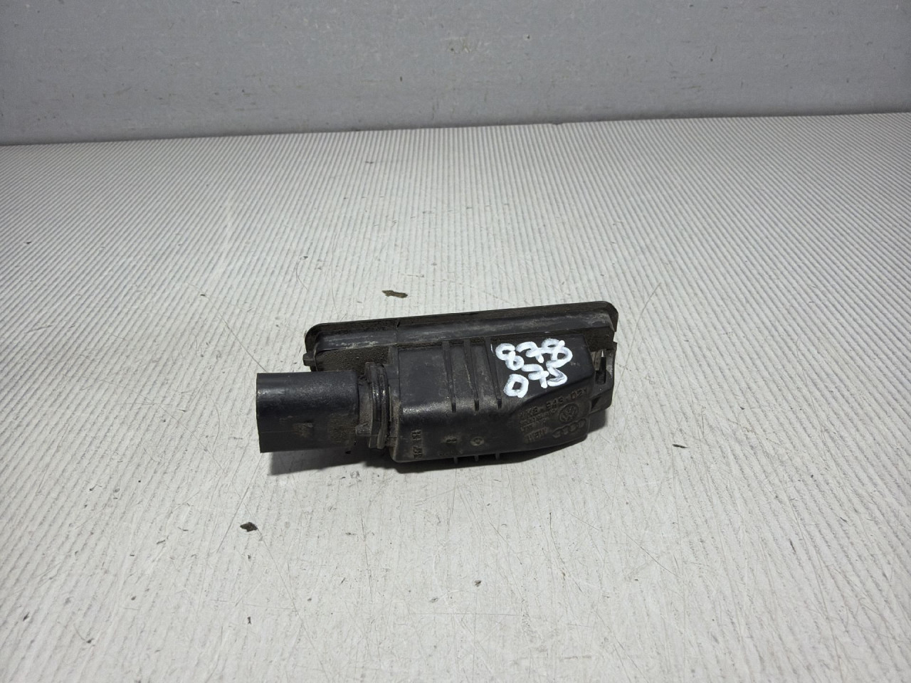 DIJELOVI RASVJETA TABLICA VW GOLF 7 > 12-16 1.6 1K8943021