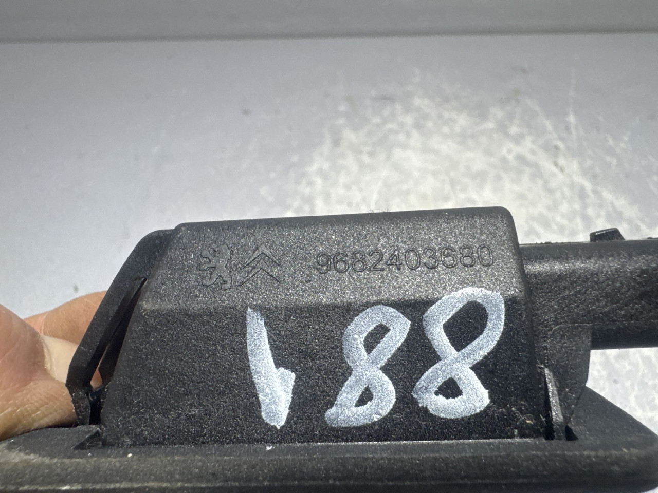 RASVJETA TABLICA PEUGEOT 2008 > 13-16 9682403680
