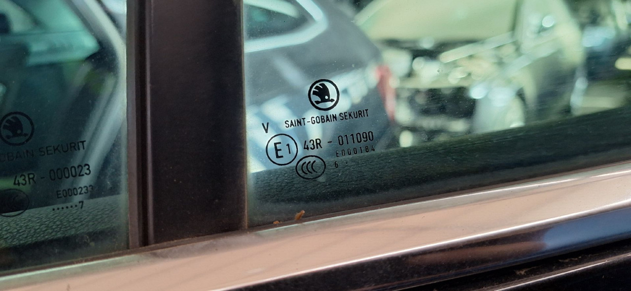 DIJELOVI STAKLO SKODA SUPERB > 15-19