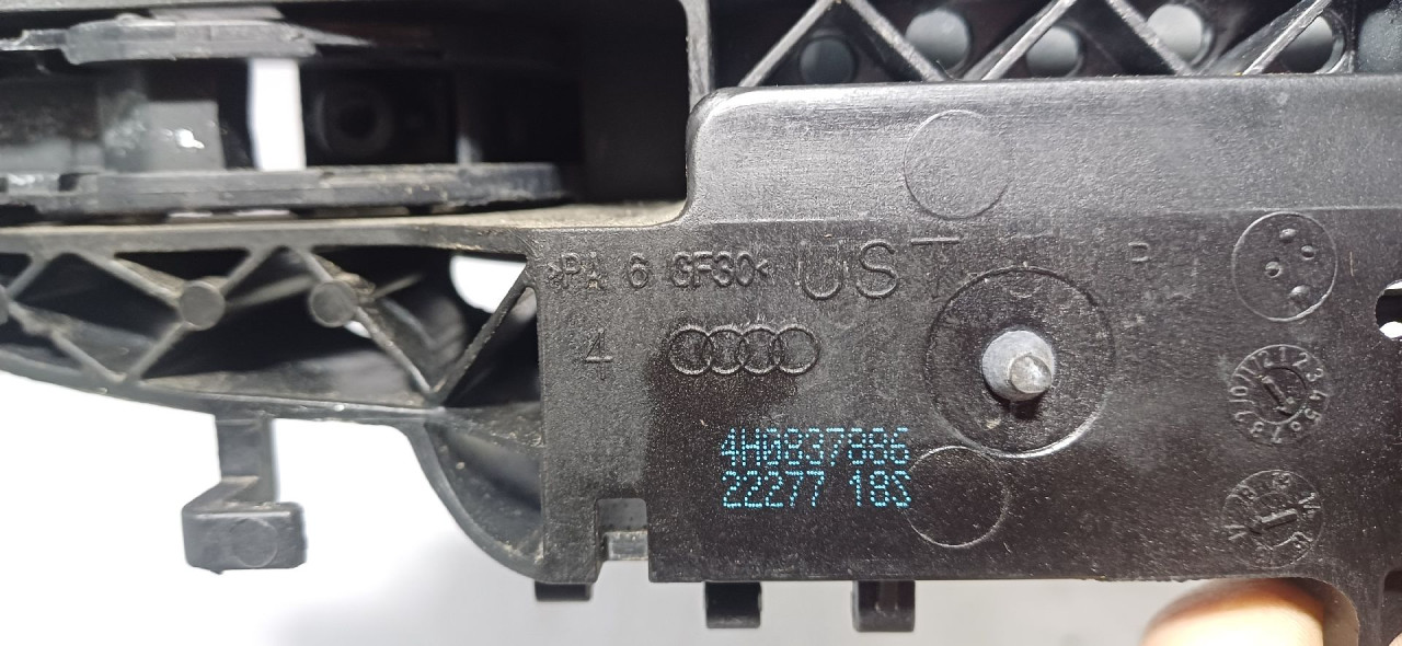 DIJELOVI RUCKA VRATA AUDI A7 > 14 - 18 4H0837886