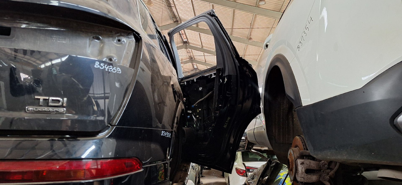 DIJELOVI VRATA AUDI Q7 (4M) > 15-19 3.0 4M0833052E