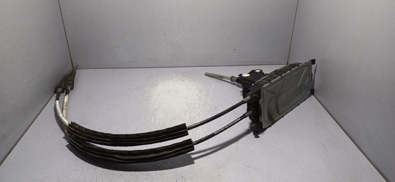 DIJELOVI SALTEBLA VW PASSAT B8 > 19 - 3Q0711049H