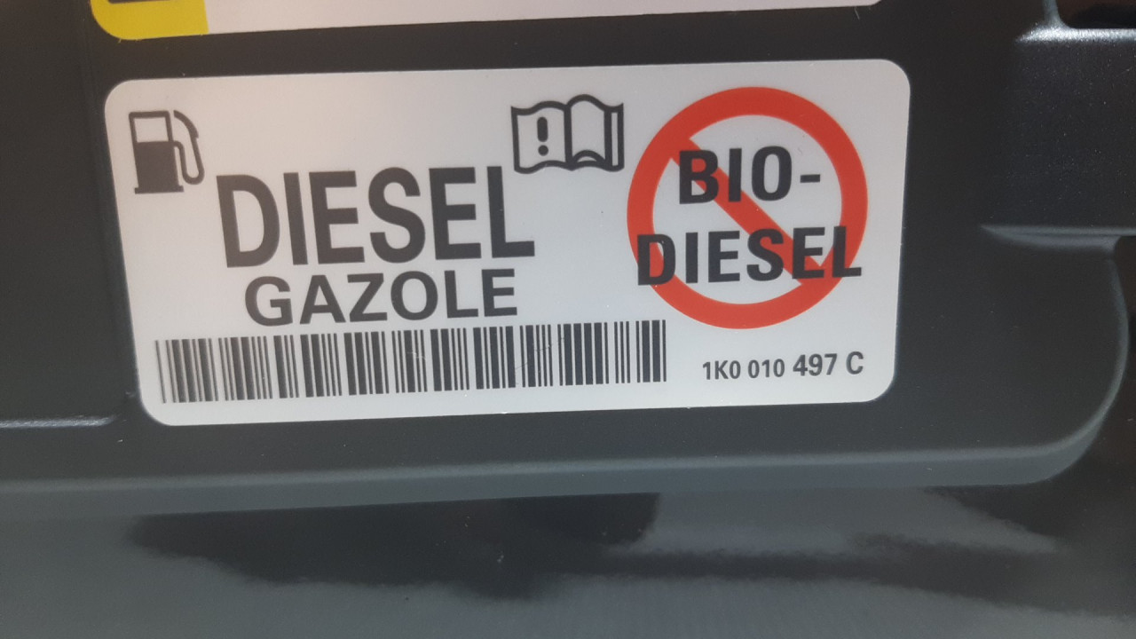 POKLOPAC REZERVOARA VW POLO > 14-17 1K0010497C