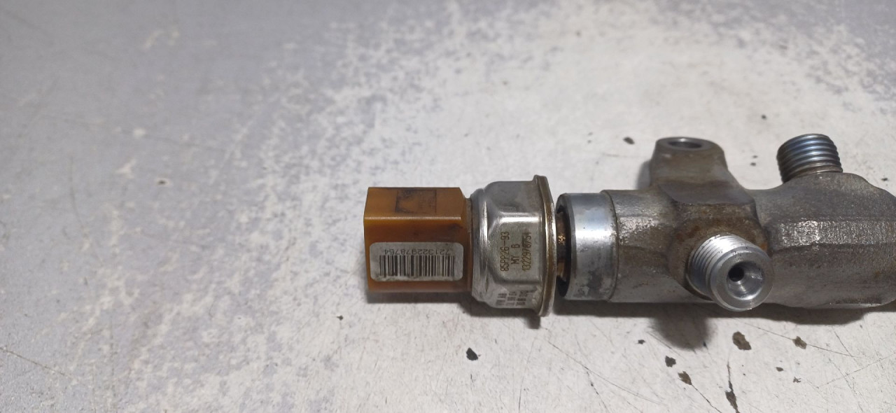 DIJELOVI SENZOR PRITISKA GORIVA VW TIGUAN > 11-15 2.0 03L906054